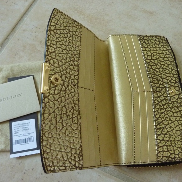 $625 BURBERRY "Alvington" Grain Check Wallet - Picture 3 of 6